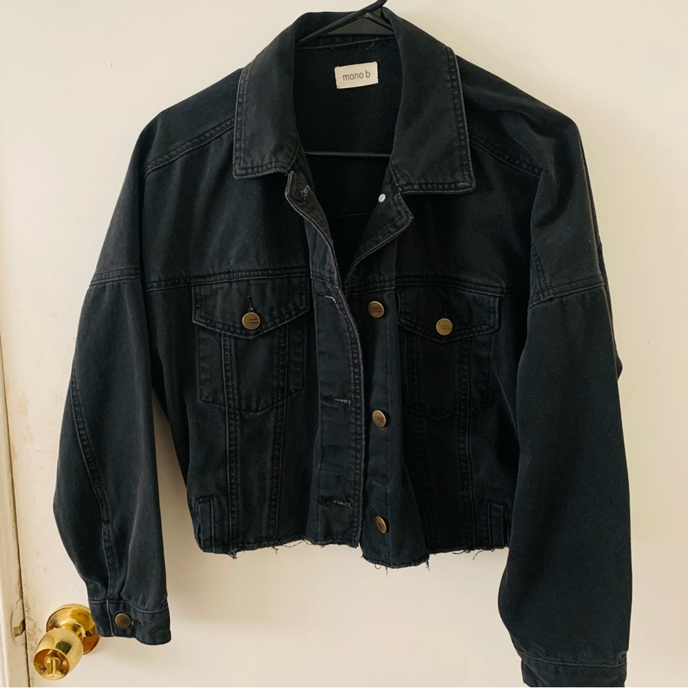Cropped Black washed denim jacket!